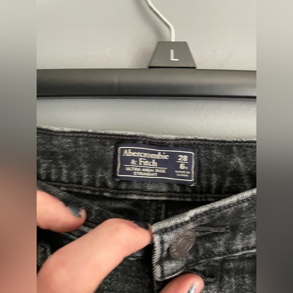 Abercrombie & Fitch Ultra High Rise Straight Jeans Womens Size 28 - Picture 4 of 5